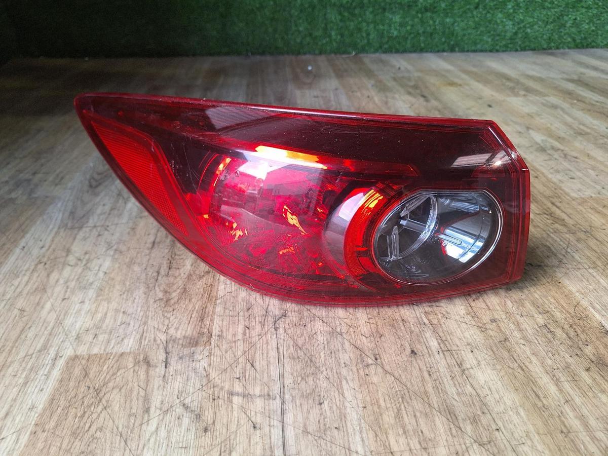 1000900706-Left Taillight Top