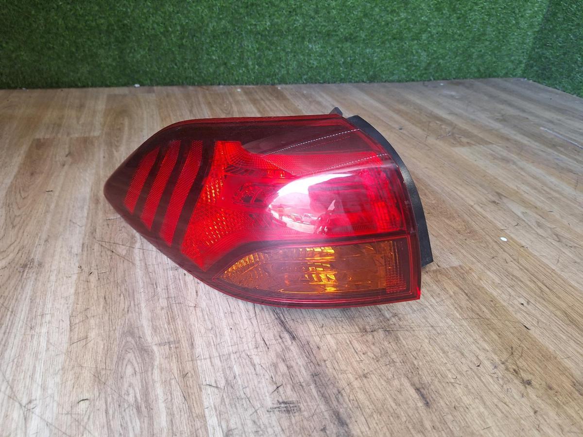 1000900836-Left Taillight Top