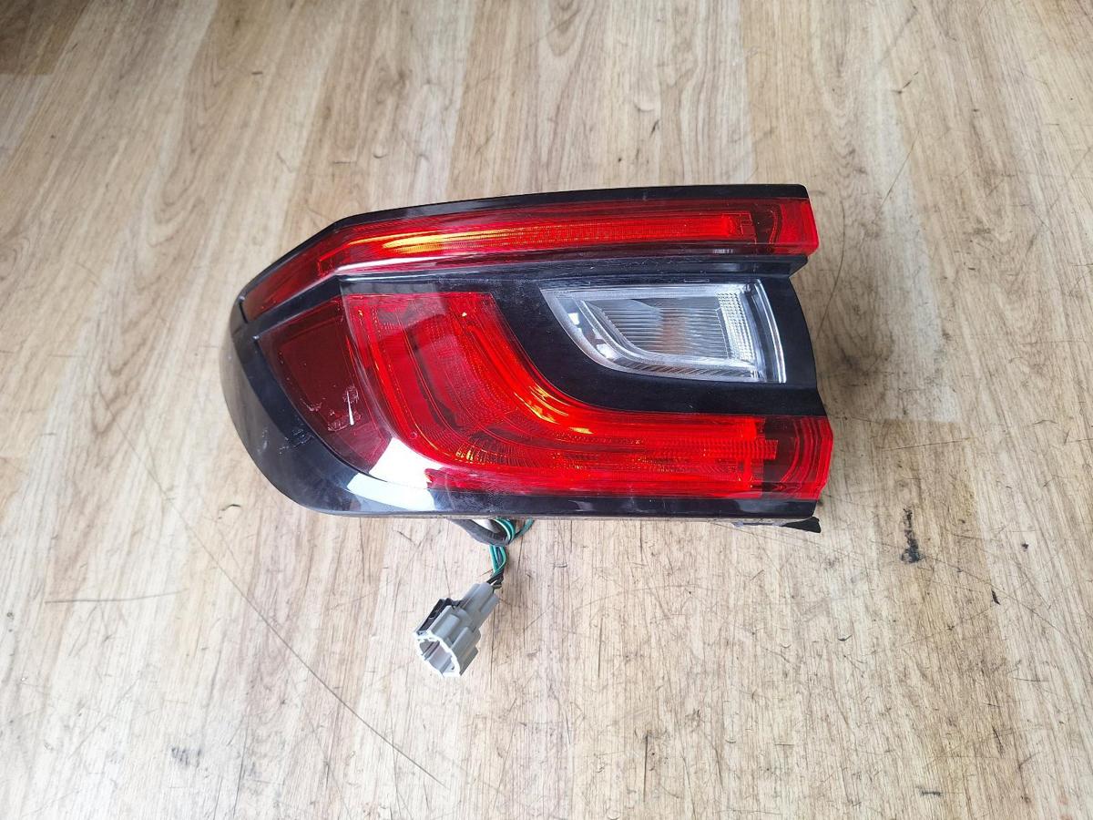 1000901304-Left Taillight Top