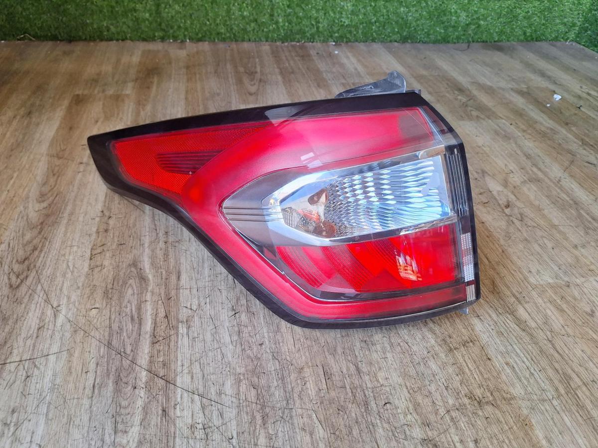1000903227-Left Taillight Top