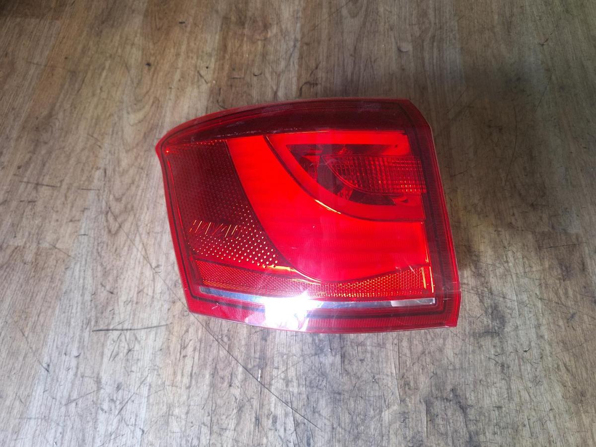 1000907770-Left Taillight Top