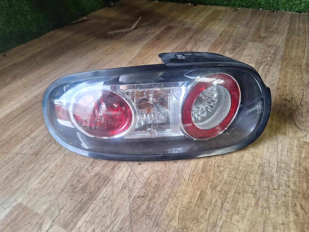 1000912822-Left Taillight Top