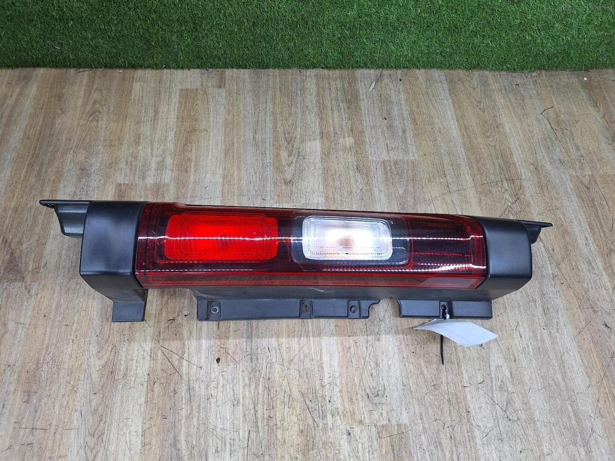 1000918637-Left Taillight Top
