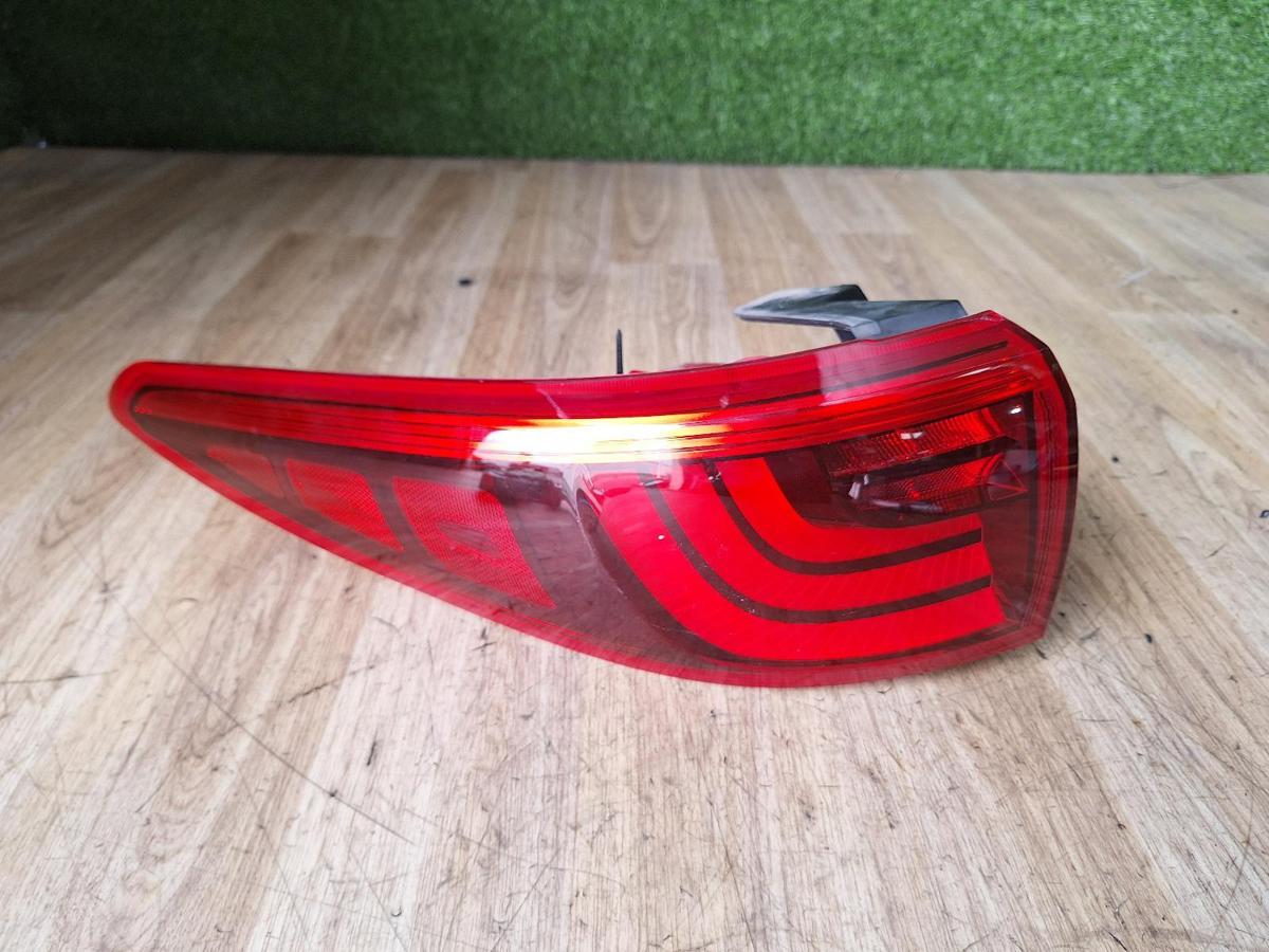1000888025-Left Taillight Top