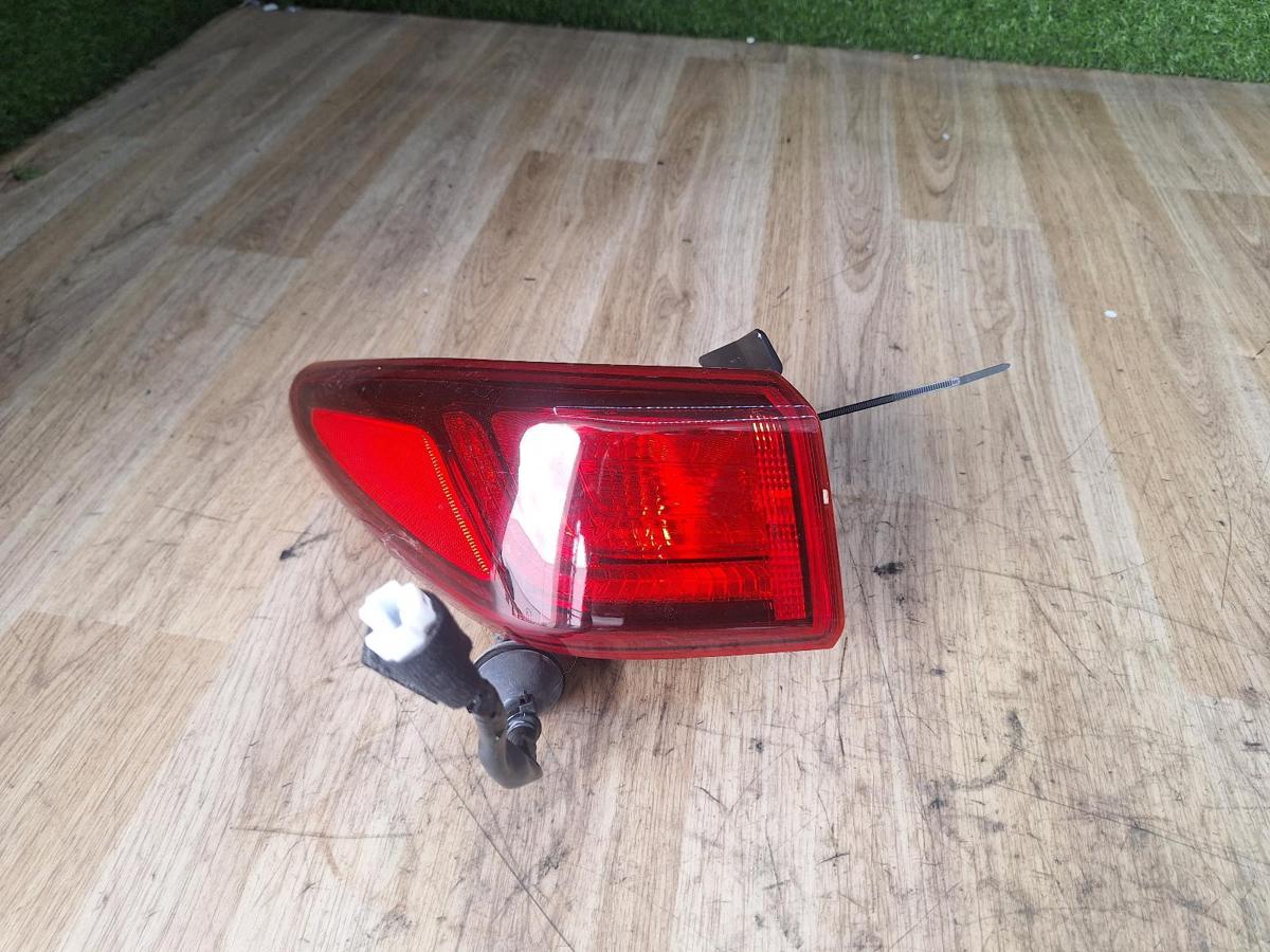 1000895596-Left Taillight Top