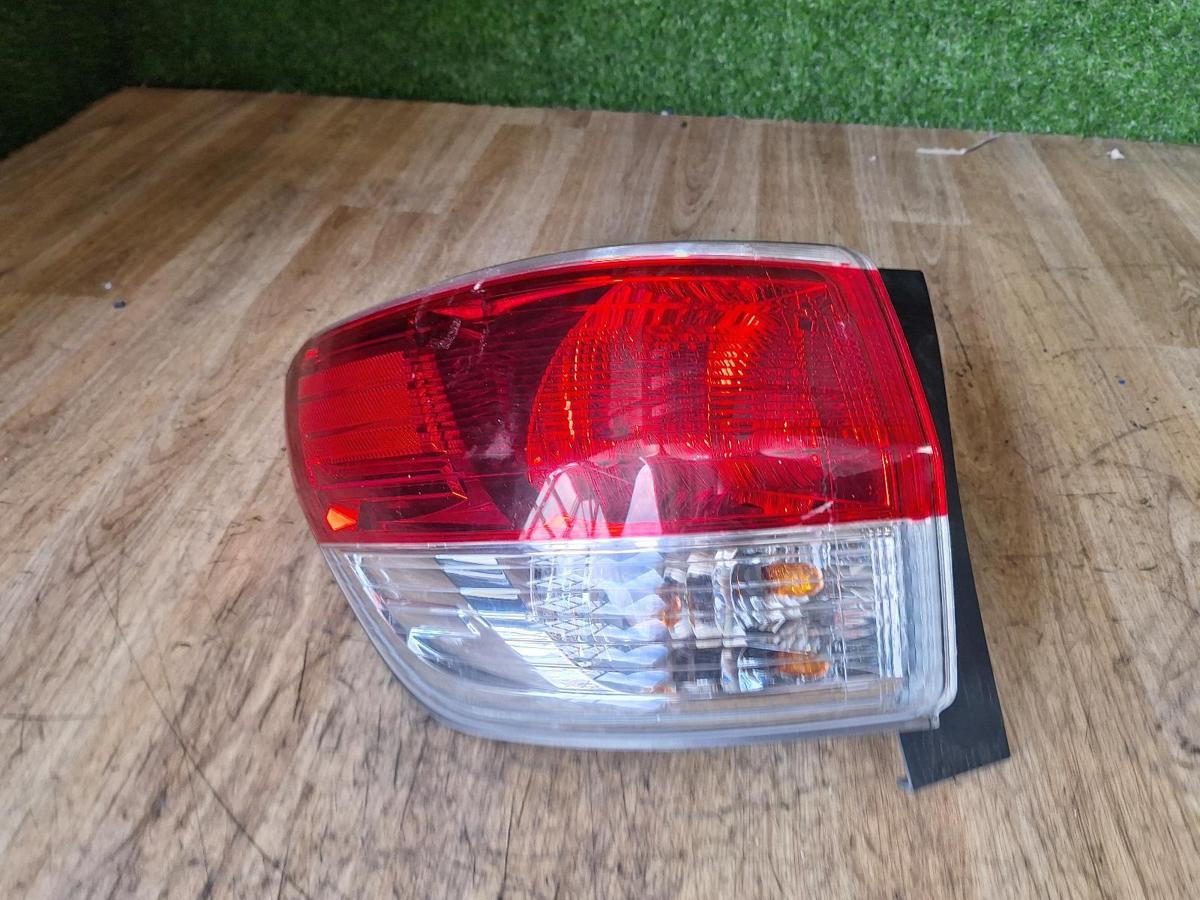 1000910871-Left Taillight Top