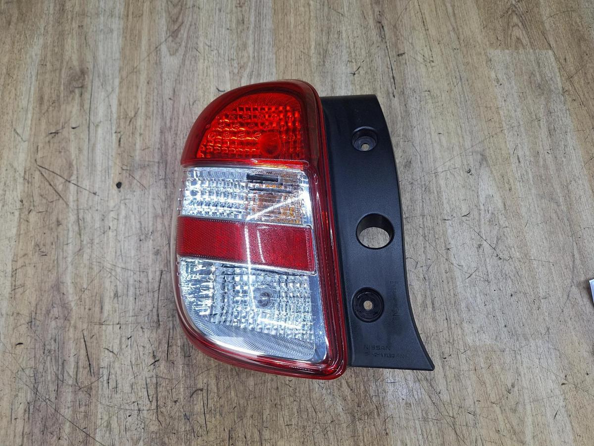 1000920030-Left Taillight Top