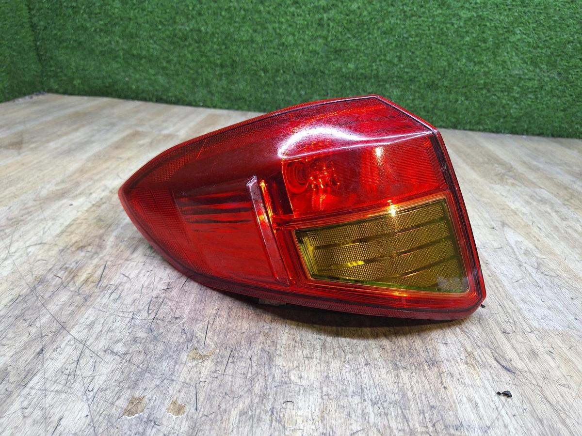 1000920654-Left Taillight Top