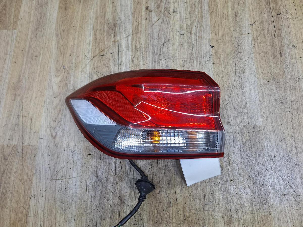 1000935184-Left Taillight Top