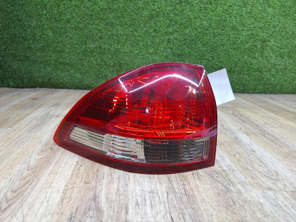 1000935488-Left Taillight Top