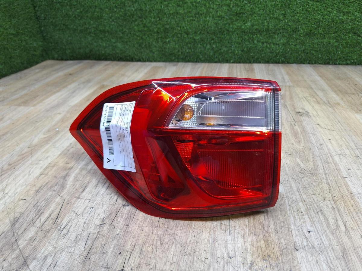 1000935629-Left Taillight Top