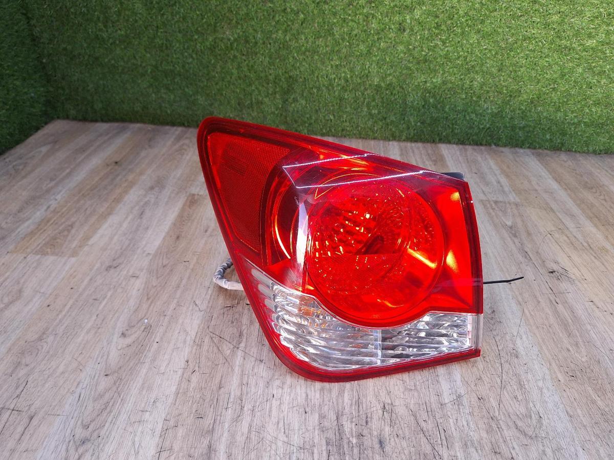 1000937295-Left Taillight Top