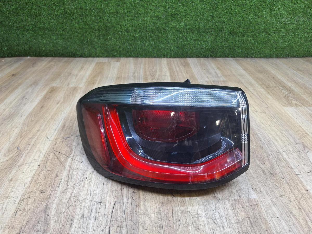 1000936767-Left Taillight Top