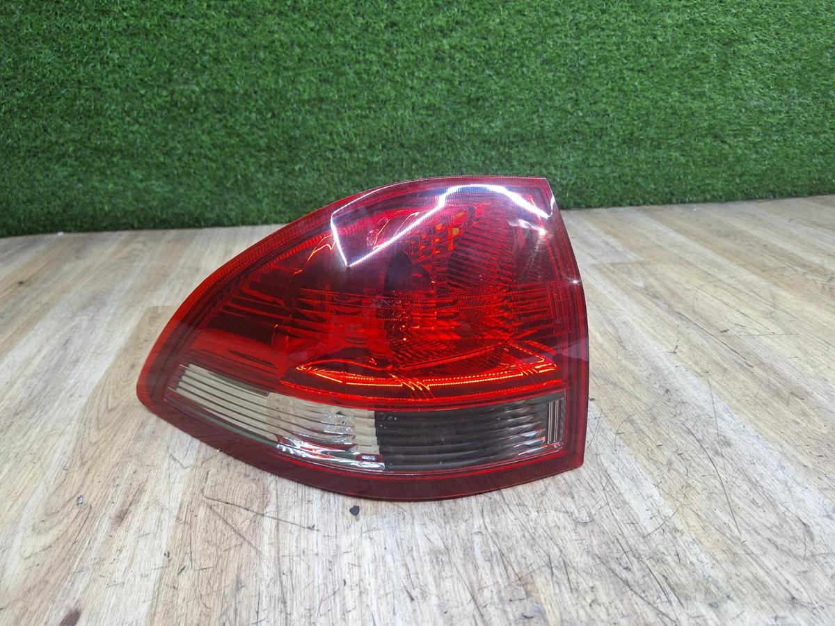 1000938826-Left Taillight Top