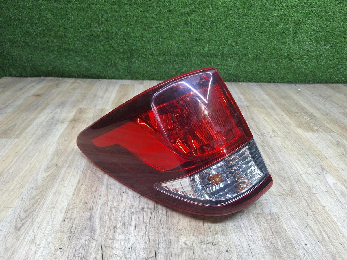 1000941518-Left Taillight Top