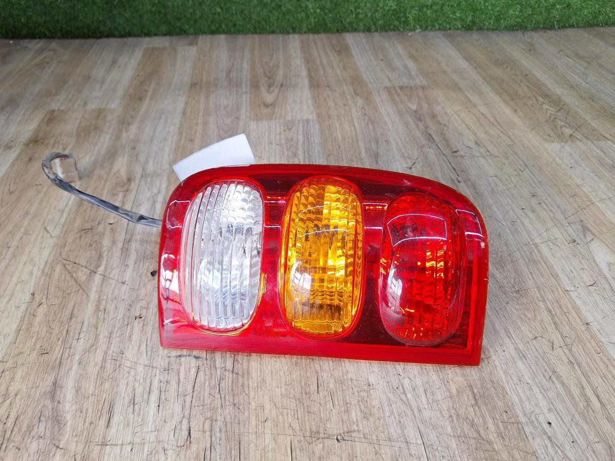1000936927-Left Taillight Top