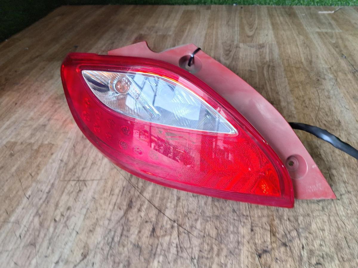 1000912483-Left Taillight Top