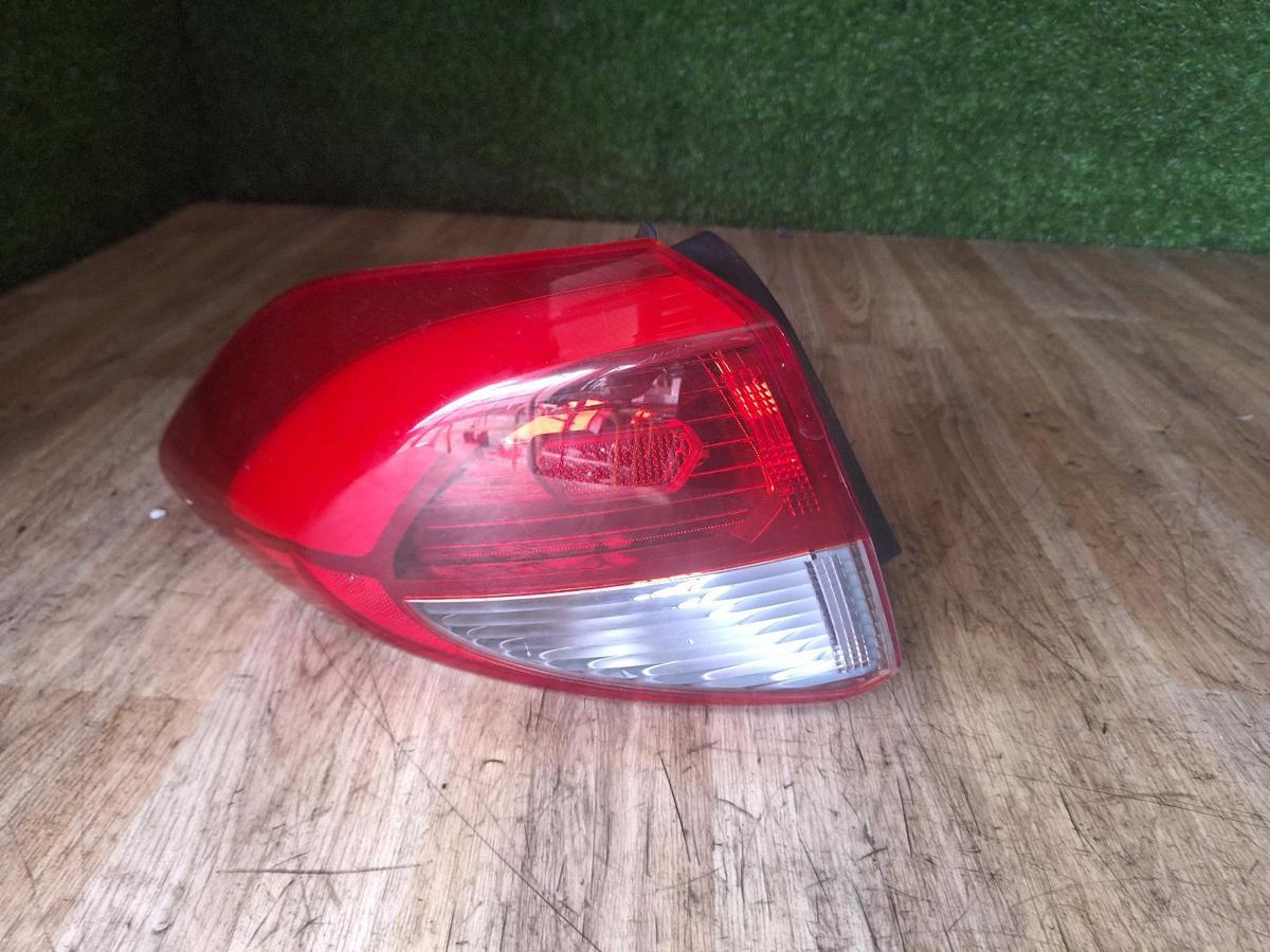 1000911272-Left Taillight Top