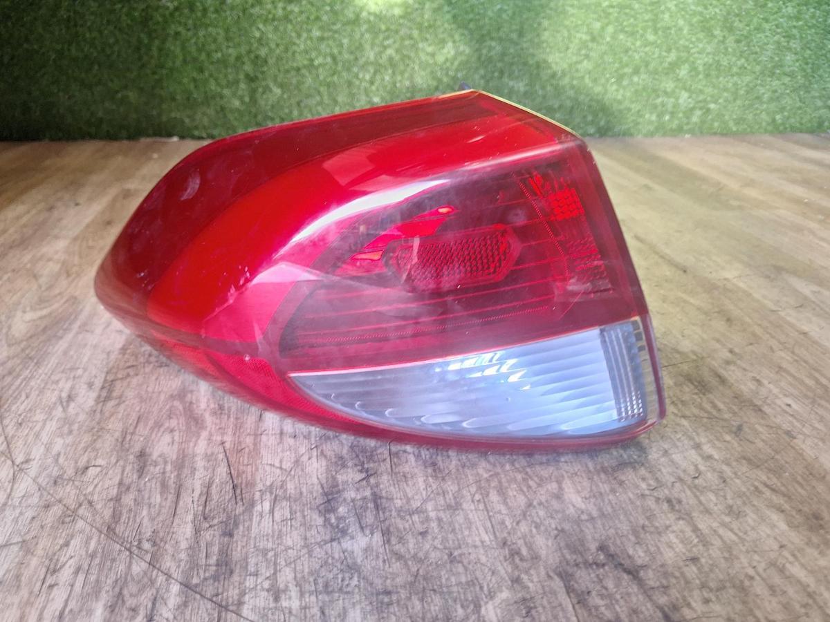 1000910737-Left Taillight Top