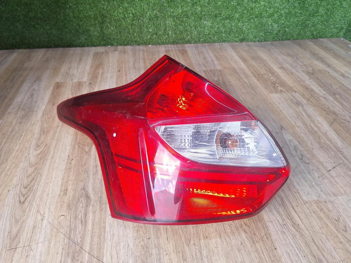 1000897954-Left Taillight Top