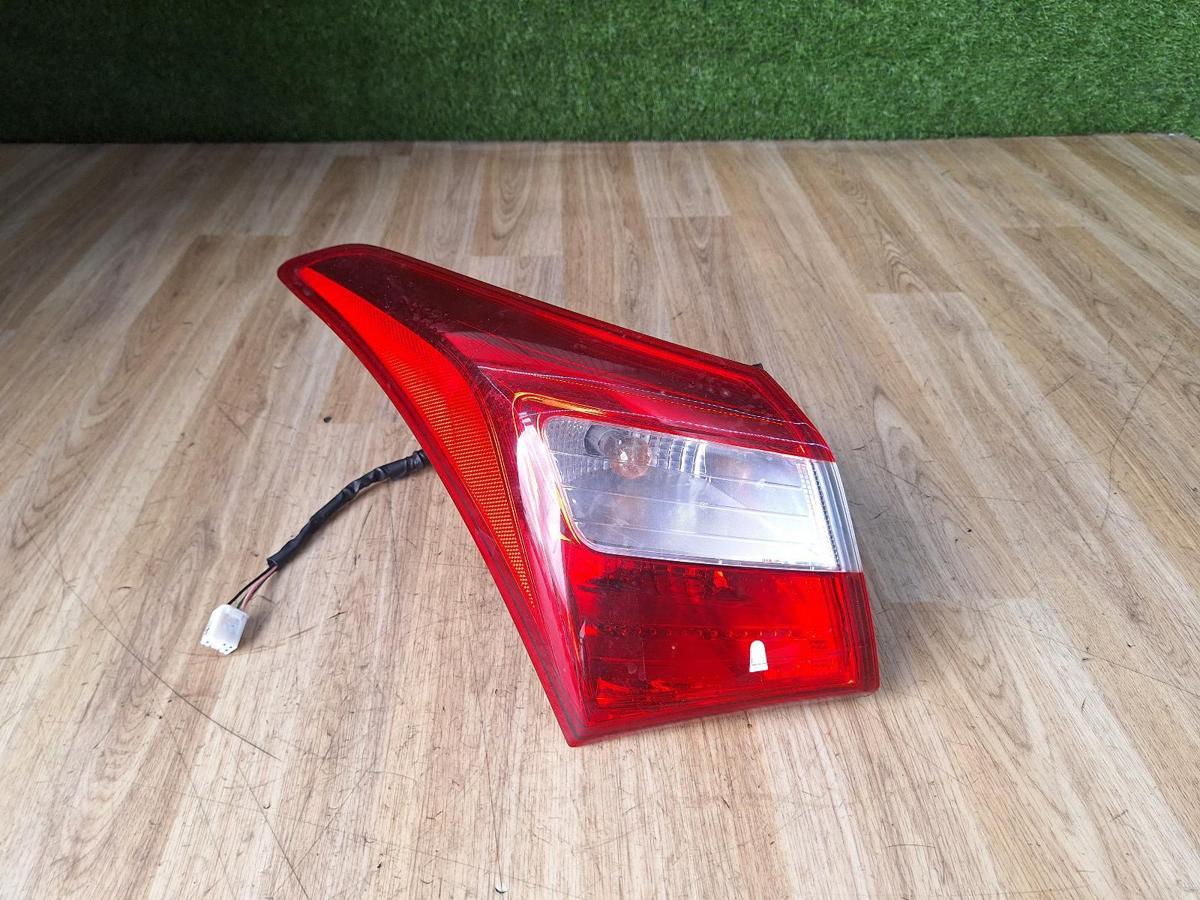 1000891622-Left Taillight Top