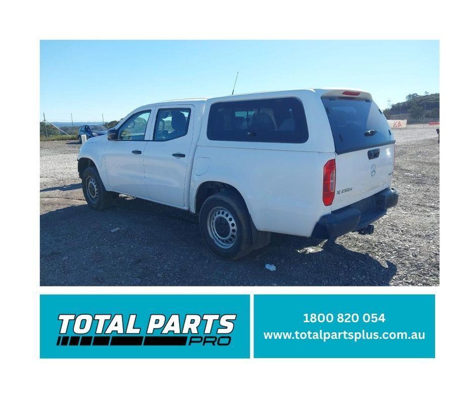 1000948458-Money Shot