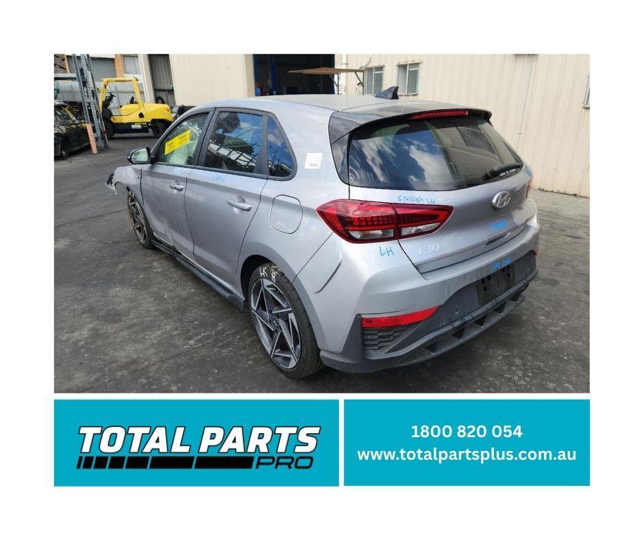 1000946085-Money Shot