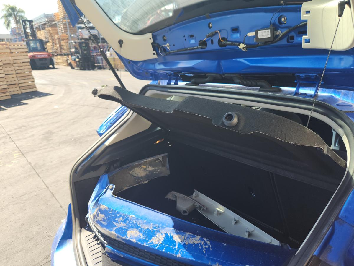1000941670-Parcel Shelf/Cargo Blind