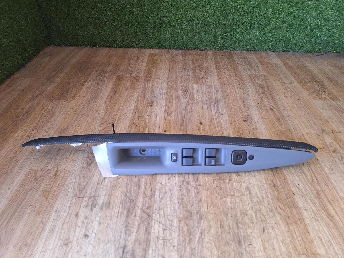 1000907004-Power Window Switch Master Top
