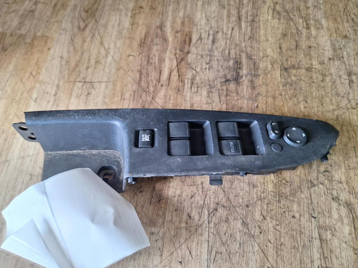 1000912500-Power Window Switch Master Top