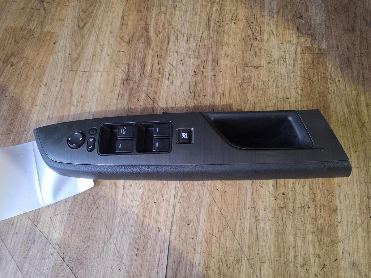 1000917558-Power Window Switch Master Top