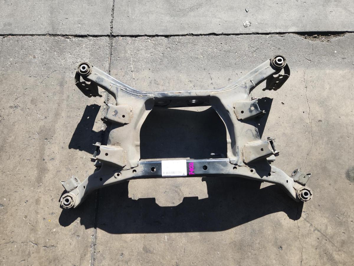 1000929427-R Beam Cradle X Member Top
