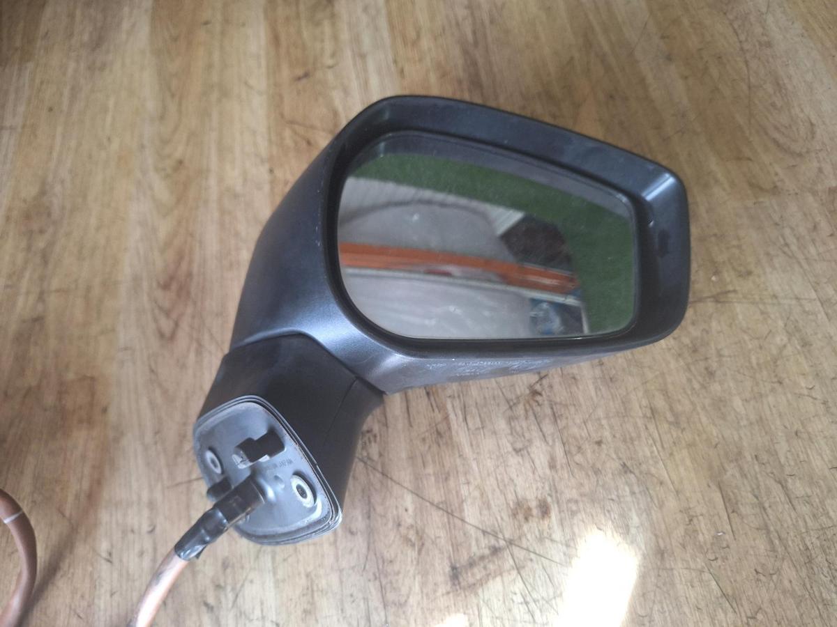 1000909949-Right Door Mirror Front