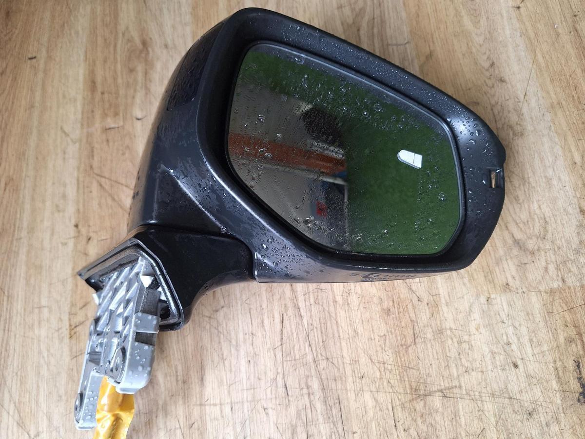 1000901331-Right Door Mirror Front