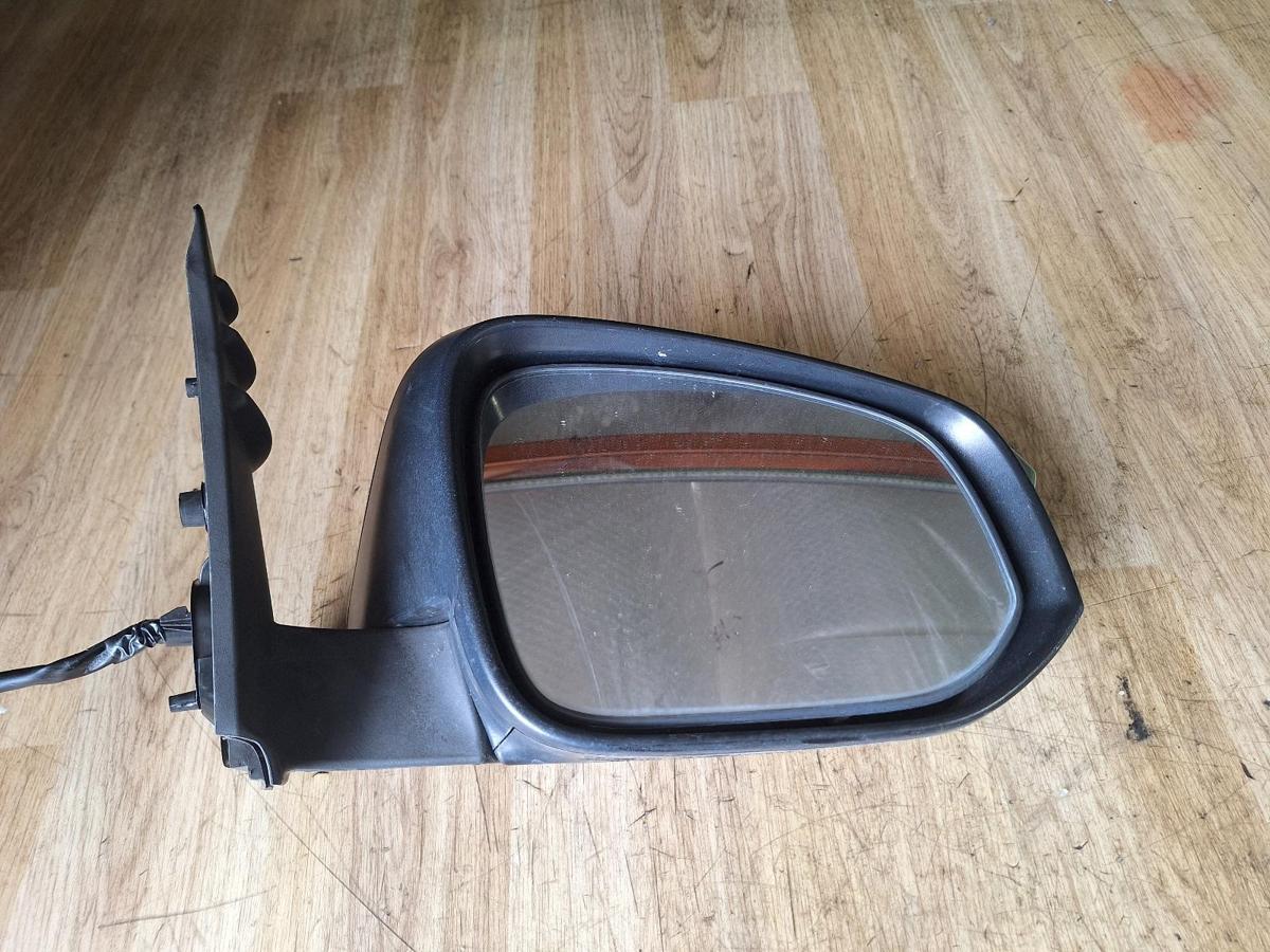 1000901040-Right Door Mirror Front