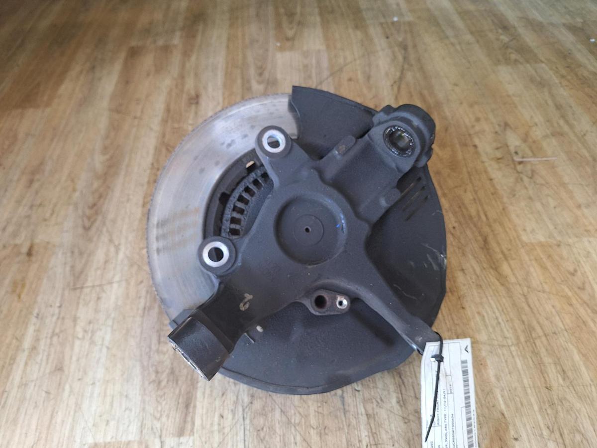 1000906526-Right Front Hub Assembly Bottom