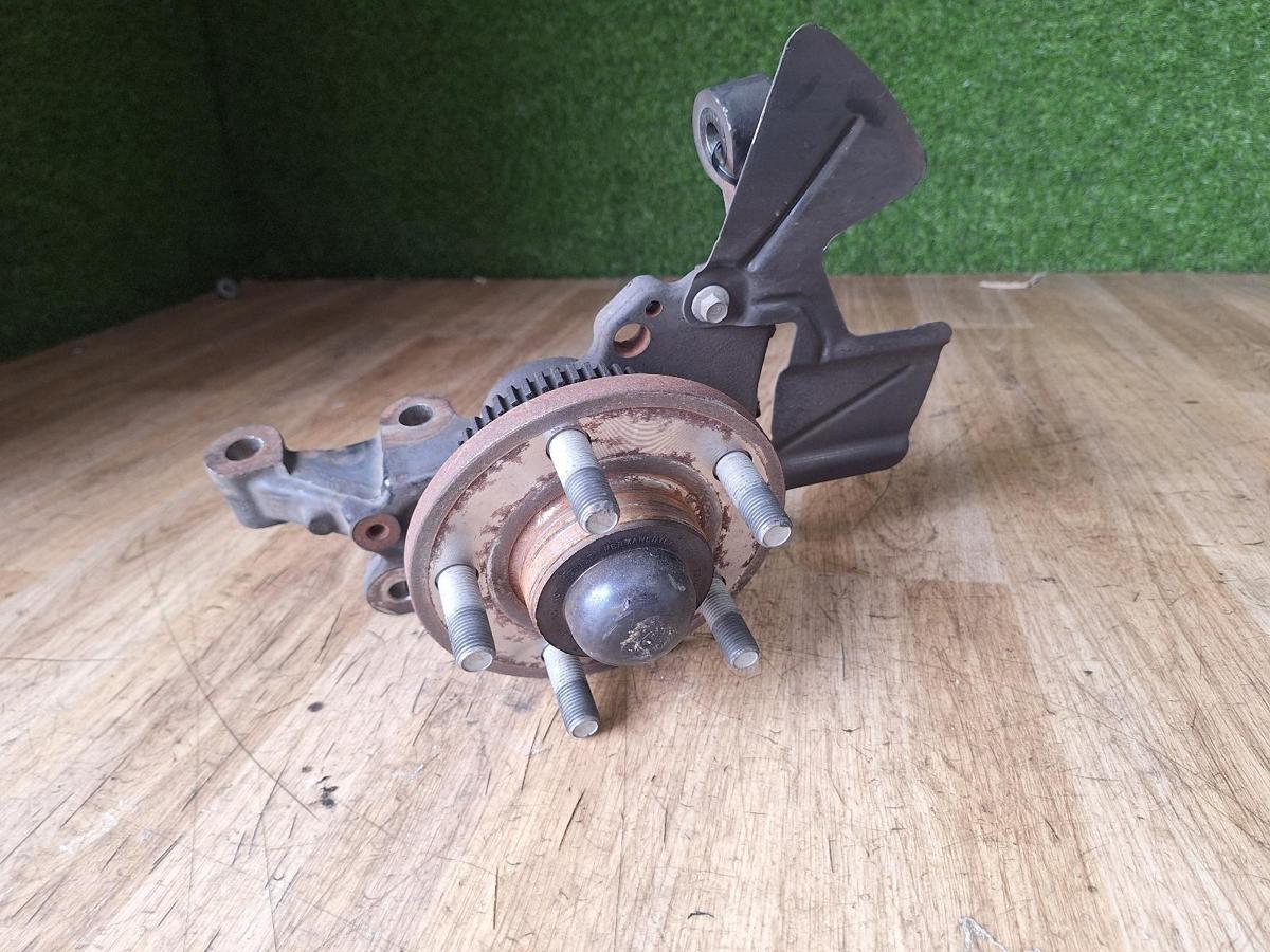 1000911196-Right Front Hub Assembly Top