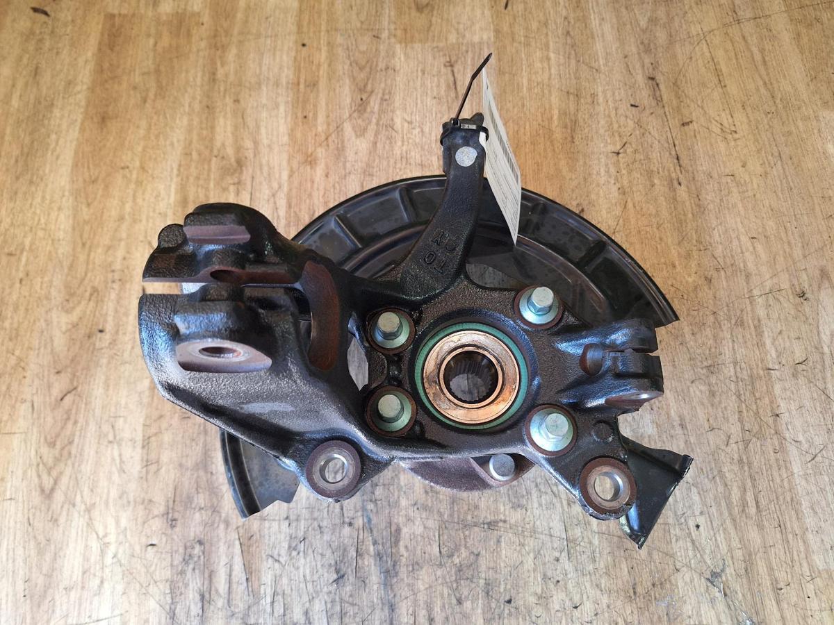 1000919155-Right Front Hub Assembly Top