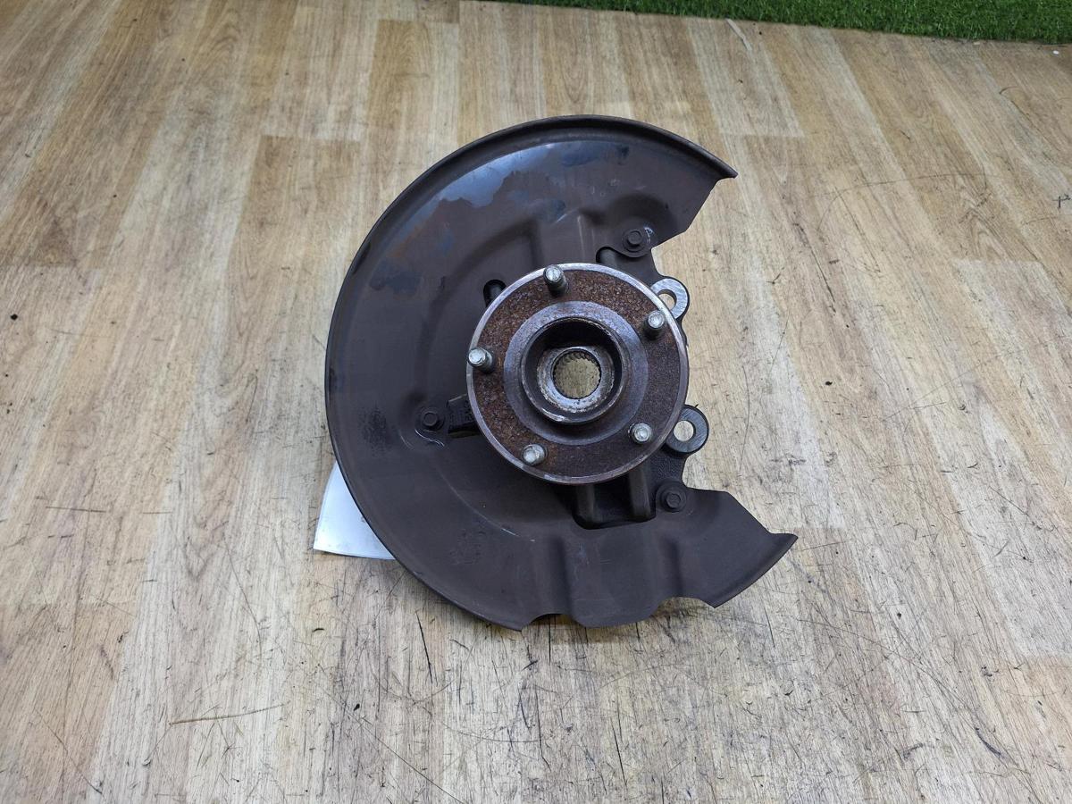 1000921343-Right Front Hub Assembly Top