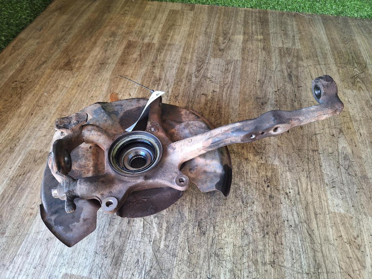 1000923321-Right Front Hub Assembly Top