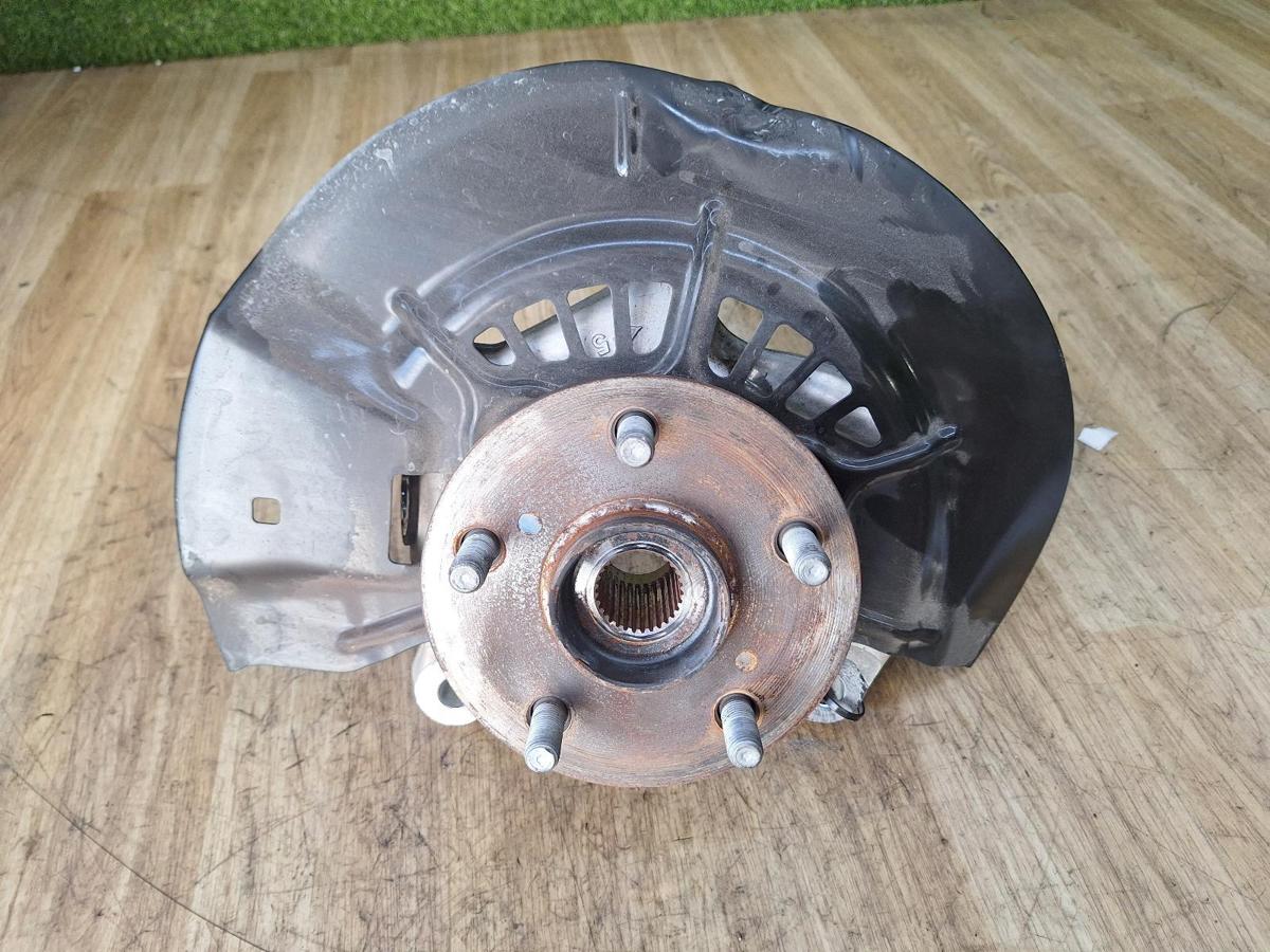 1000894896-Right Front Hub Assembly Top