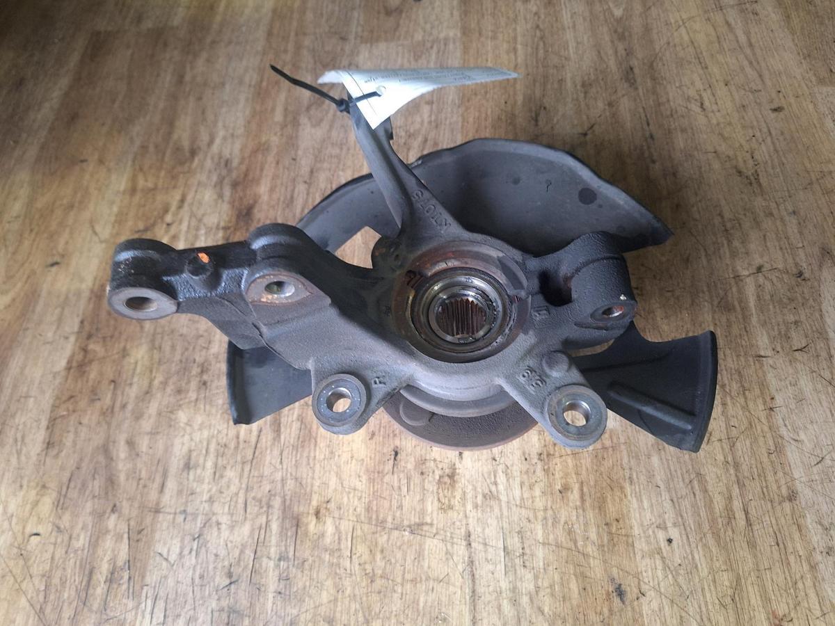 1000915077-Right Front Hub Assembly Top
