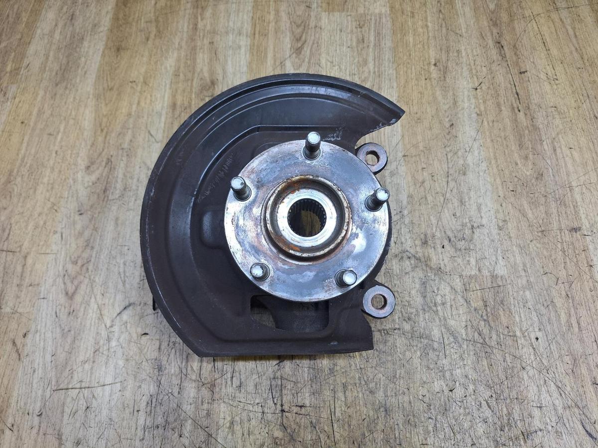 1000923682-Right Front Hub Assembly Top