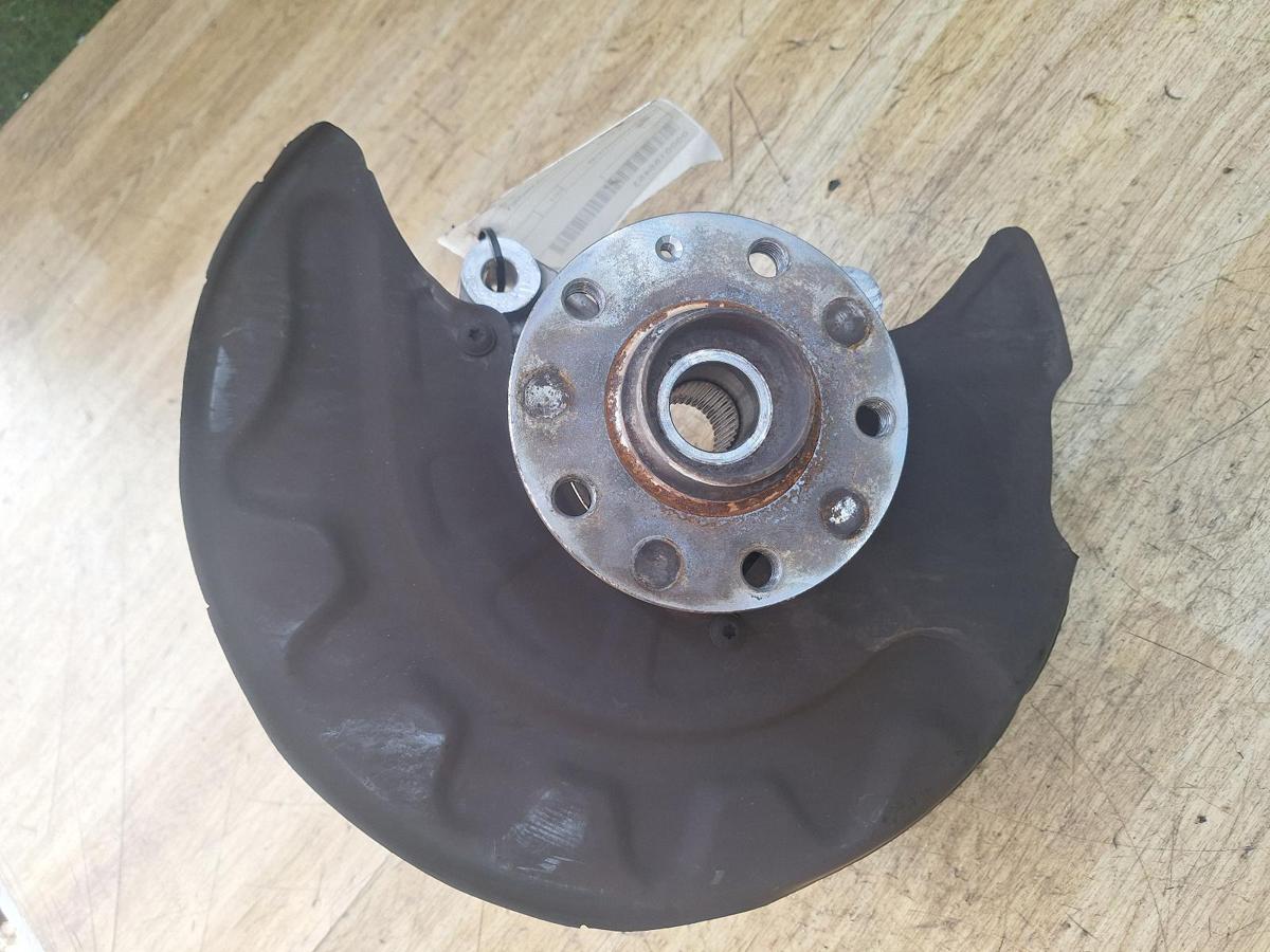 1000924819-Right Front Hub Assembly Top