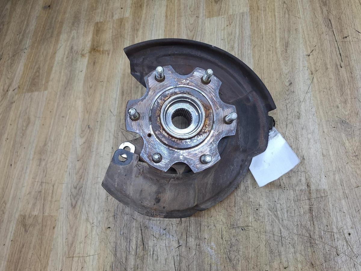 1000936271-Right Front Hub Assembly Top
