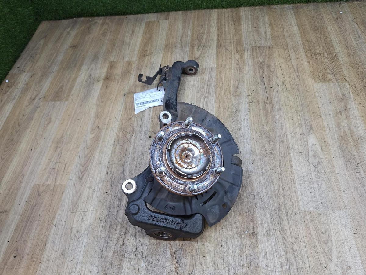 1000941549-Right Front Hub Assembly Top