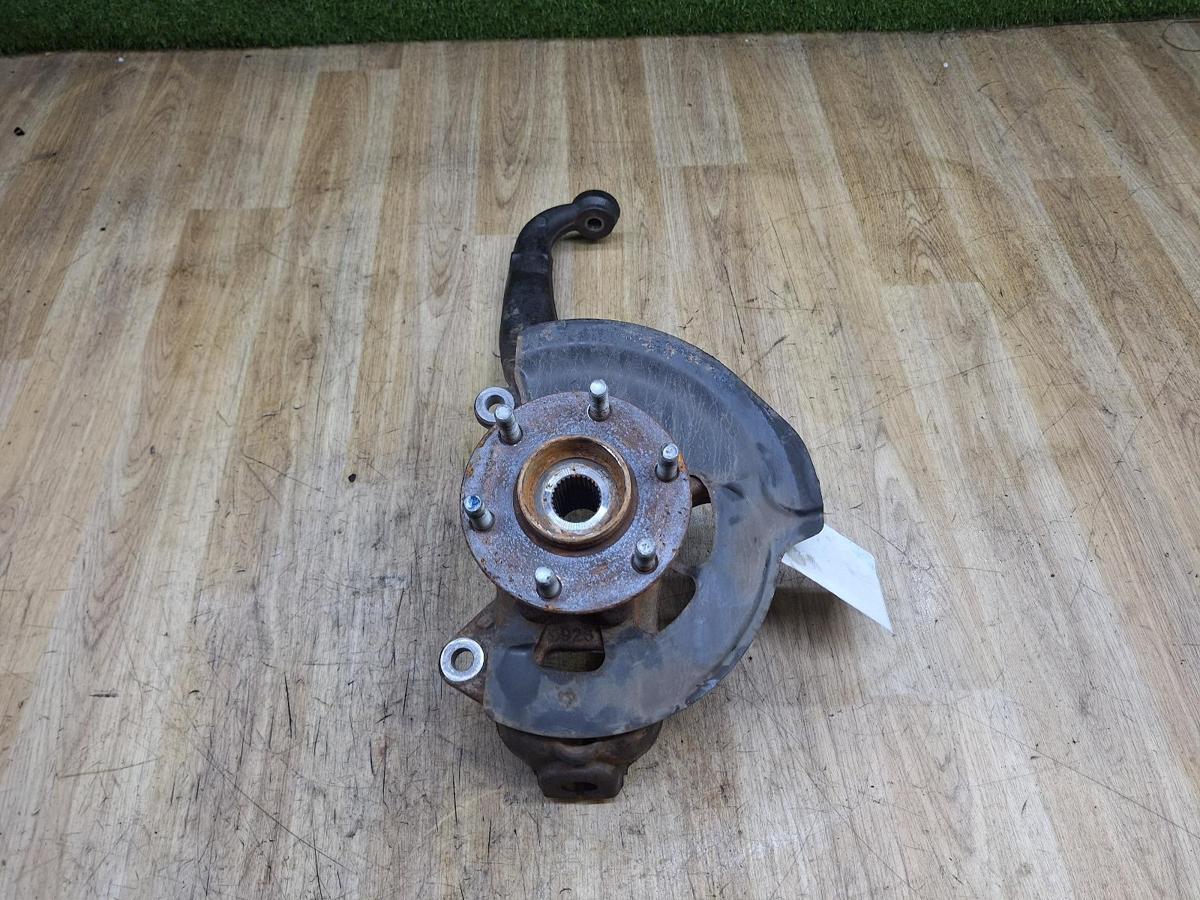 1000932903-Right Front Hub Assembly Top