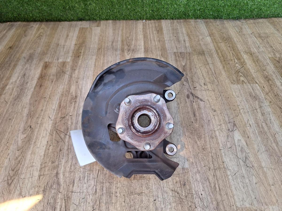 1000939018-Right Front Hub Assembly Top
