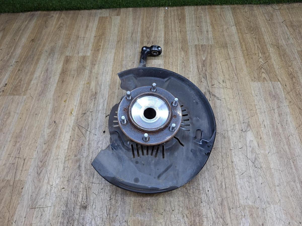 1000939992-Right Front Hub Assembly Top