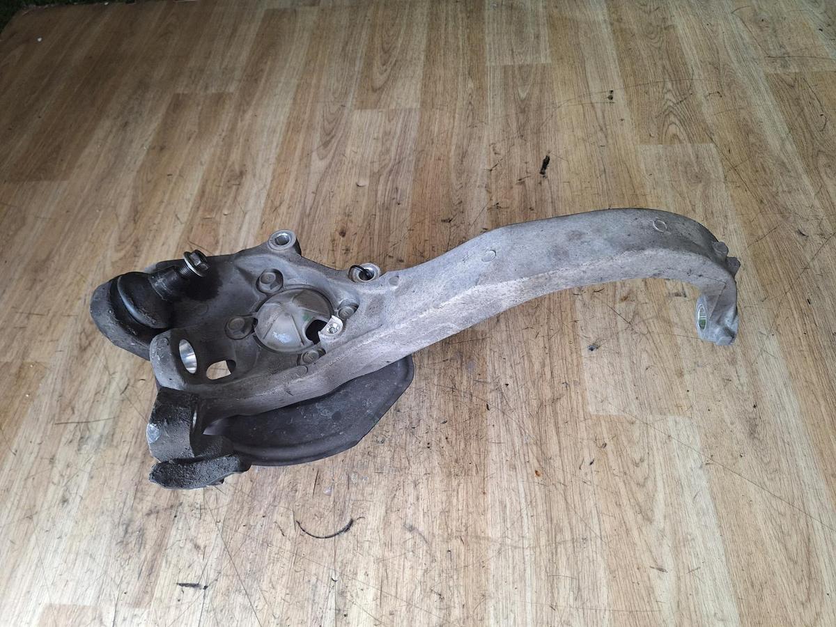 1000908567-Right Front Hub Assembly Top
